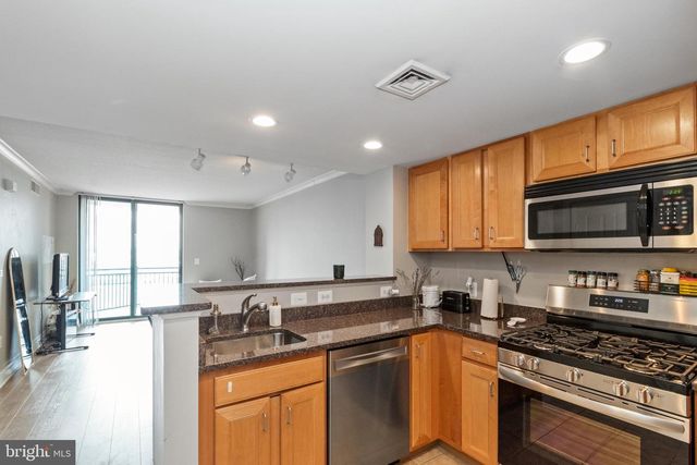 414 Water St Apt 2310, Baltimore, MD 21202