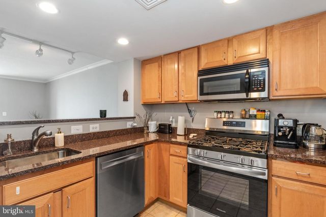 414 Water St Apt 2310, Baltimore, MD 21202