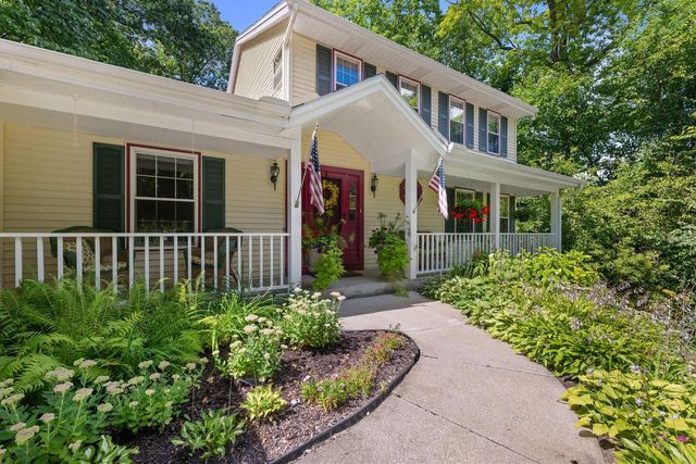 1701 S Lilly LANE, New Berlin, WI 53146