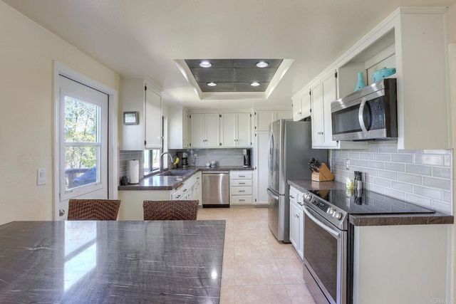 28242 Glenmeade Way, Escondido, CA 92026