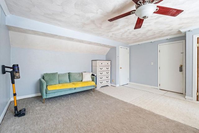 1 Stagecoach Drive, Sandown, NH 03873