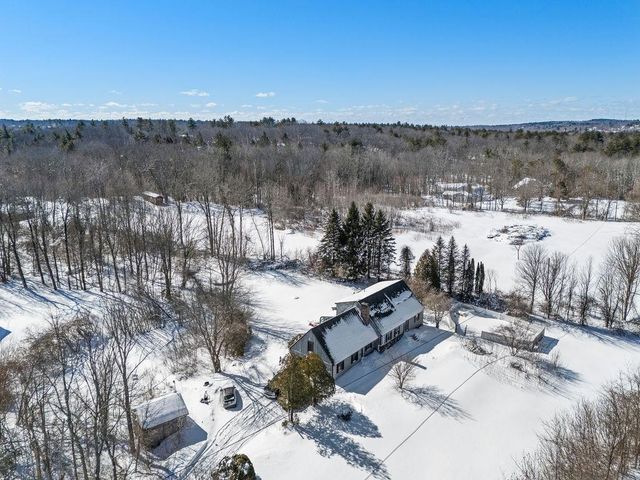 1 Stagecoach Drive, Sandown, NH 03873