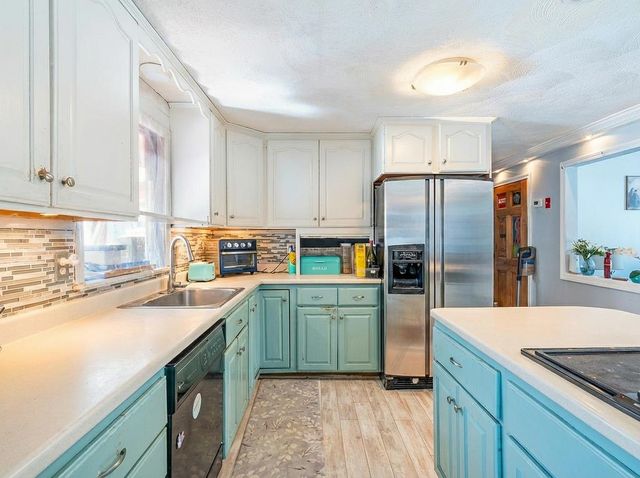 1 Stagecoach Drive, Sandown, NH 03873