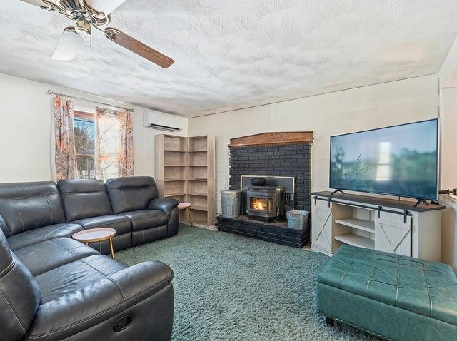 1 Stagecoach Drive, Sandown, NH 03873