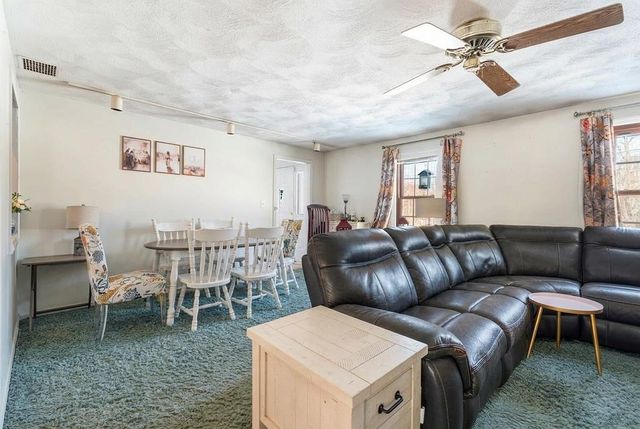 1 Stagecoach Drive, Sandown, NH 03873