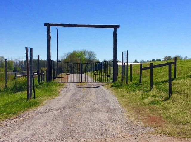 899 Messenger Rd, Sparta, TN 38583