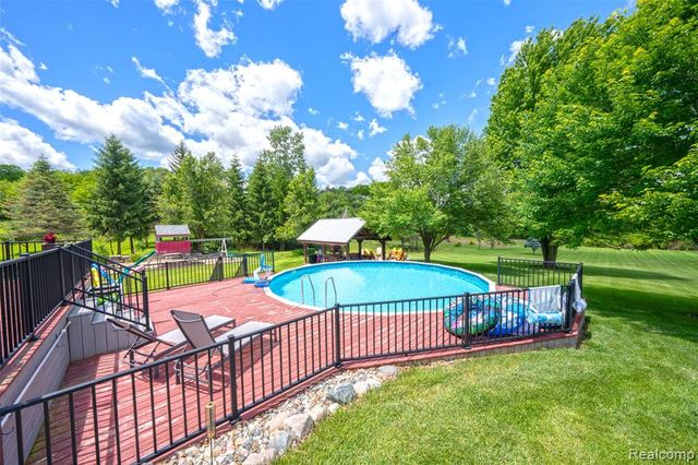 5233 Crawford Road, Dryden, MI 48428