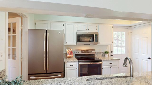 12806 FANTASIA DR, Herndon, VA 20170