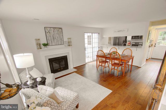 12806 FANTASIA DR, Herndon, VA 20170