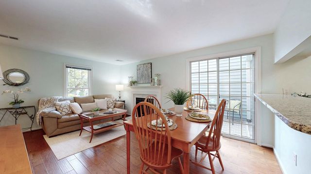 12806 FANTASIA DR, Herndon, VA 20170
