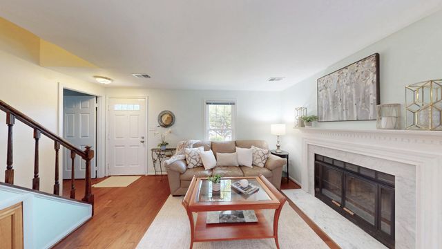 12806 FANTASIA DR, Herndon, VA 20170