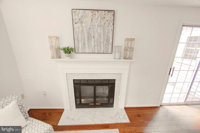 12806 FANTASIA DR, Herndon, VA 20170