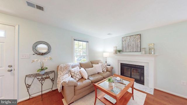 12806 FANTASIA DR, Herndon, VA 20170
