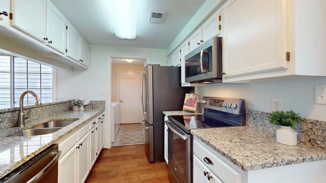 12806 FANTASIA DR, Herndon, VA 20170