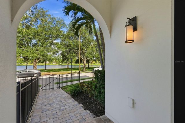 1867 5TH STREET N, St Petersburg, FL 33704