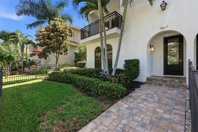 1867 5TH STREET N, St Petersburg, FL 33704