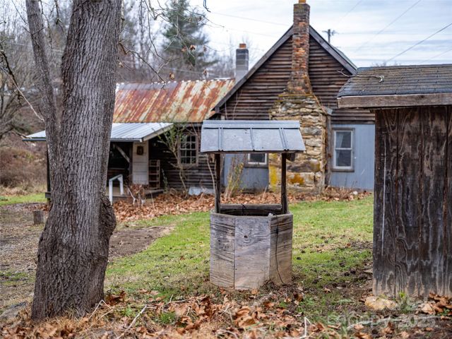 1 Mustang Drive, Leicester, NC 28748