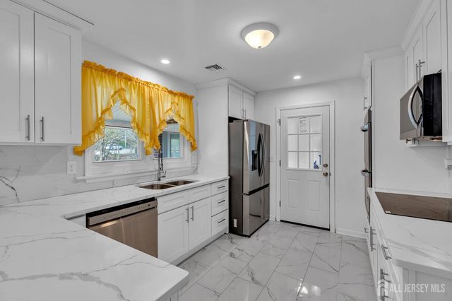 184 Route 520, Morganville, NJ 07751