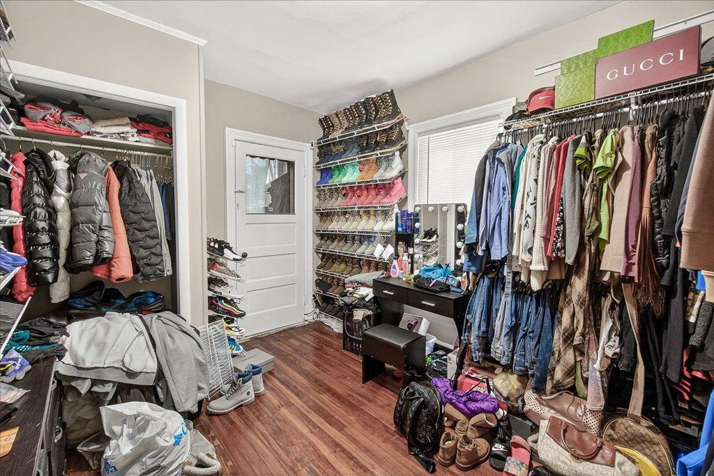 Image 11 of property listing at 907 W WASHINGTON ST W, Hagerstown, MD 21740