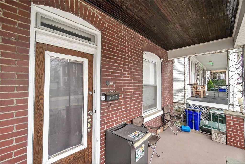 Image 15 of property listing at 907 W WASHINGTON ST W, Hagerstown, MD 21740