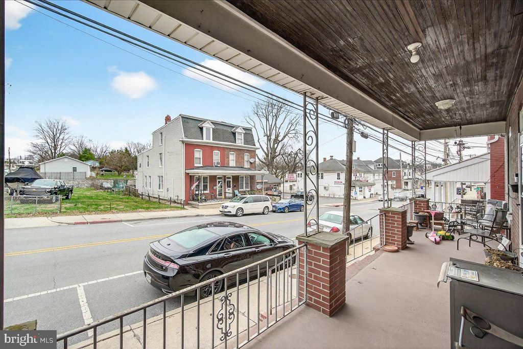 Image 16 of property listing at 907 W WASHINGTON ST W, Hagerstown, MD 21740