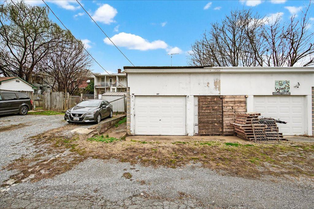 Image 17 of property listing at 907 W WASHINGTON ST W, Hagerstown, MD 21740