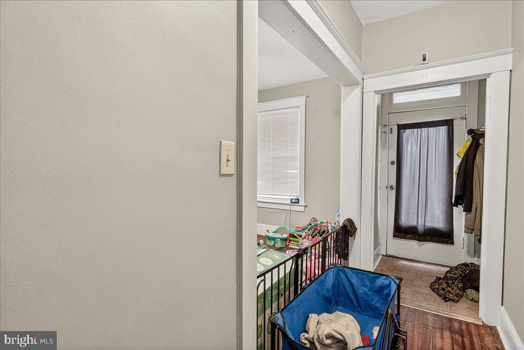 Image 7 of property listing at 907 W WASHINGTON ST W, Hagerstown, MD 21740