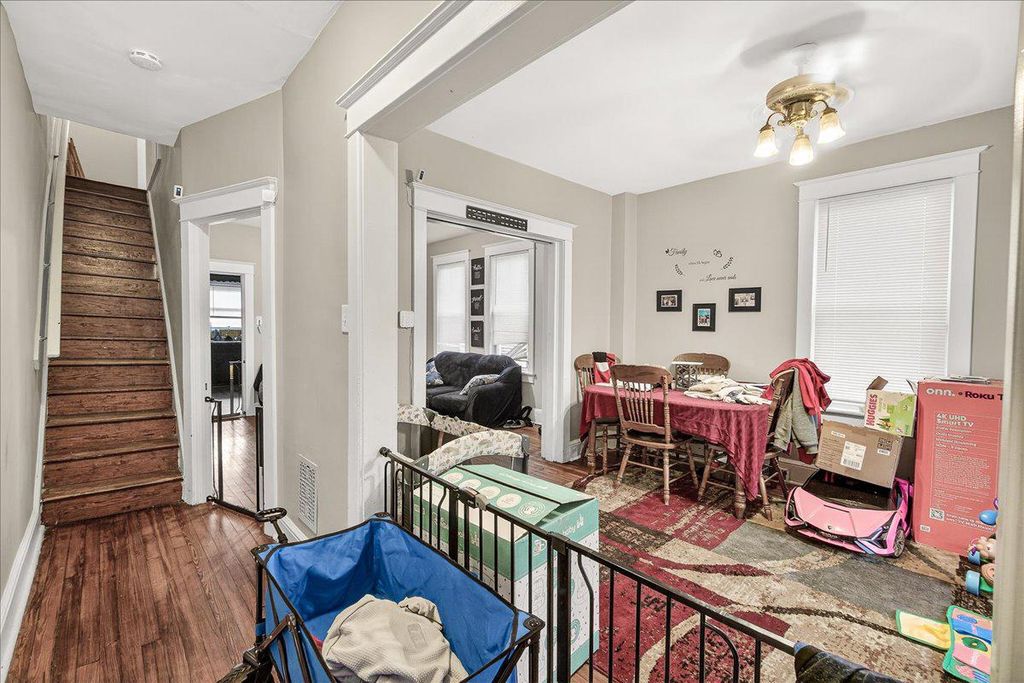 Image 8 of property listing at 907 W WASHINGTON ST W, Hagerstown, MD 21740