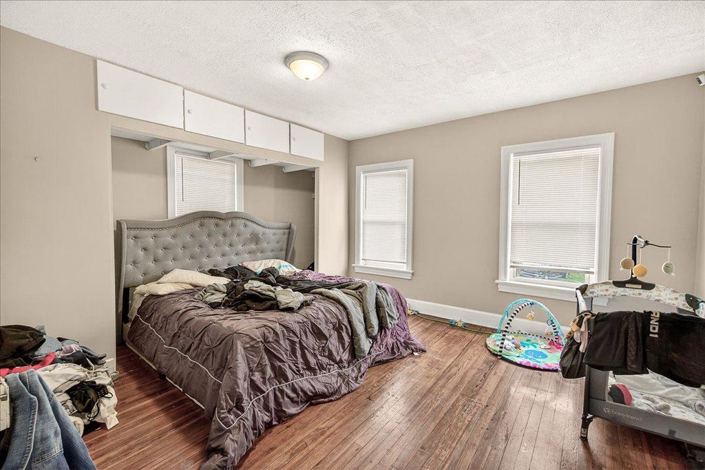 Image 9 of property listing at 907 W WASHINGTON ST W, Hagerstown, MD 21740