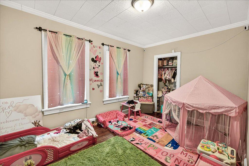 Image 10 of property listing at 907 W WASHINGTON ST W, Hagerstown, MD 21740