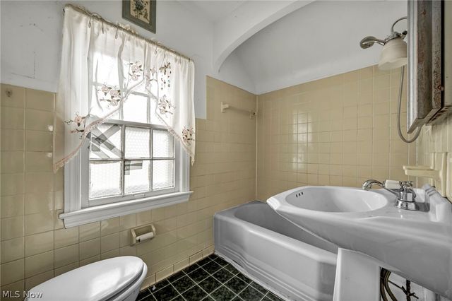 9704 S Highland Avenue, Garfield Heights, OH 44125