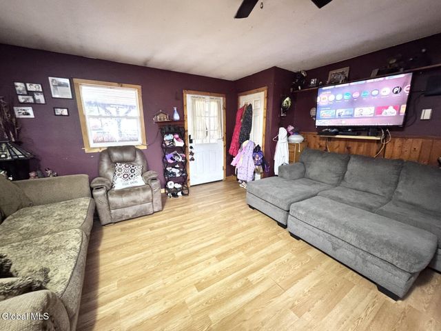 1427 North Road, Glenville, NY 12010