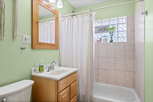 8536 Kedvale Avenue, Skokie, IL 60076