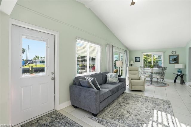 2607 Bayshore DR, Matlacha, FL 33993