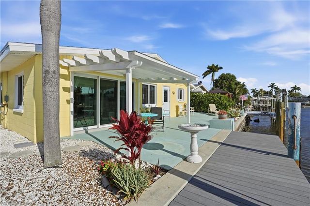 2607 Bayshore DR, Matlacha, FL 33993