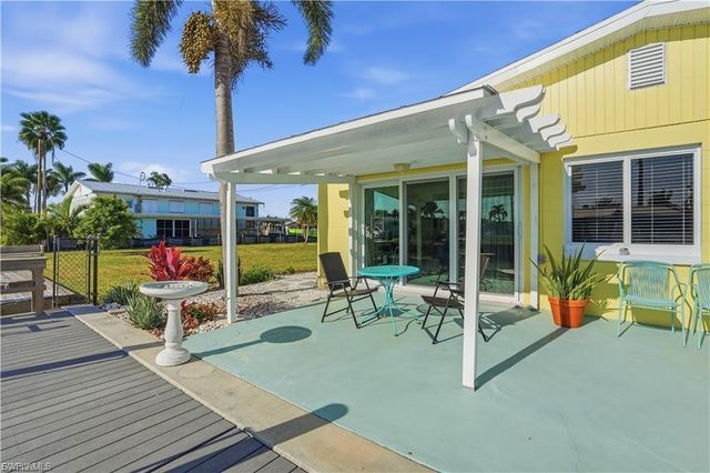 2607 Bayshore DR, Matlacha, FL 33993