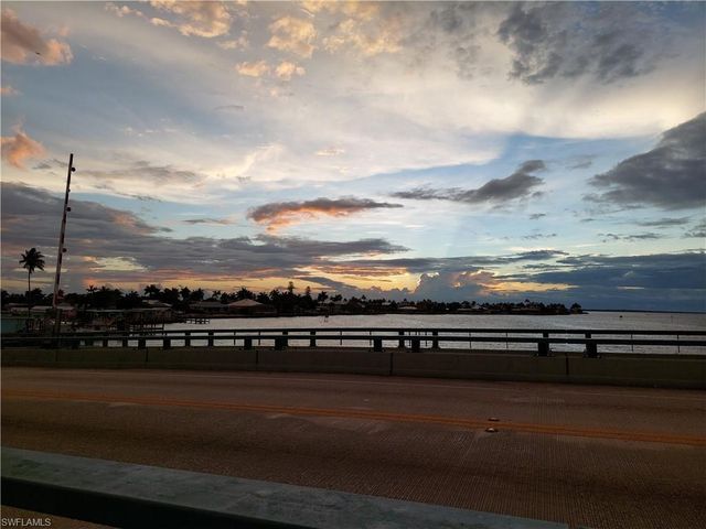 2607 Bayshore DR, Matlacha, FL 33993