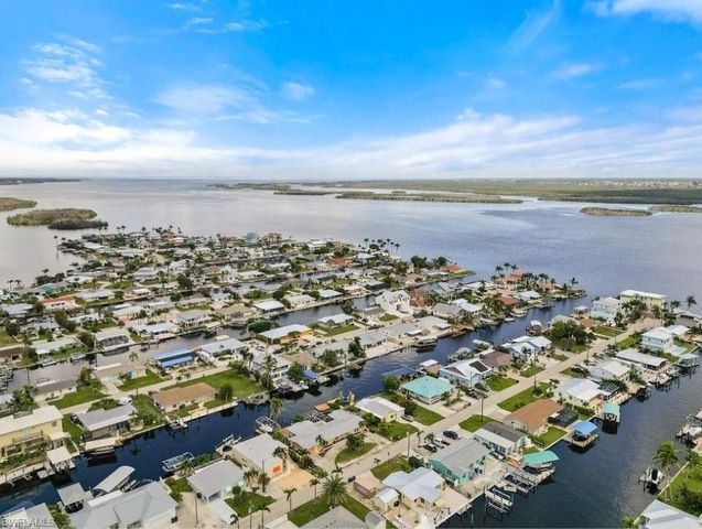 2607 Bayshore DR, Matlacha, FL 33993