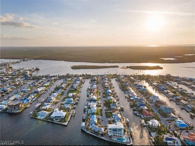 2607 Bayshore DR, Matlacha, FL 33993