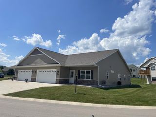 805 Prairie GARDENS, Kewaskum, WI 53040