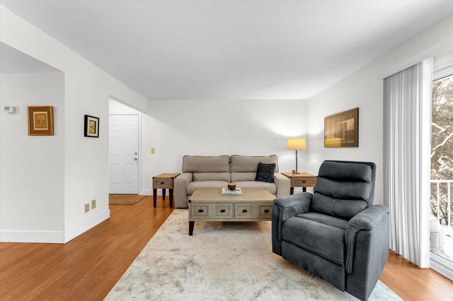 6716 Cascade Road Se 46, Cascade Twp, MI 49546