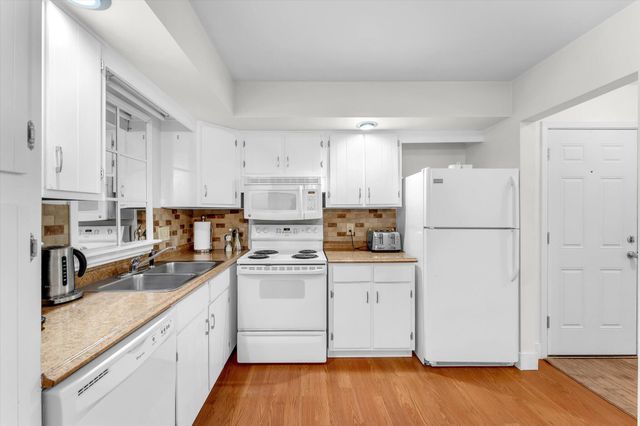 6716 Cascade Road Se 46, Cascade Twp, MI 49546