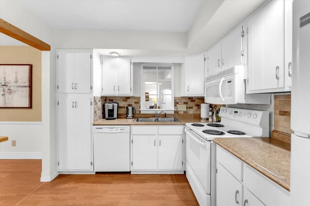 6716 Cascade Road Se 46, Cascade Twp, MI 49546