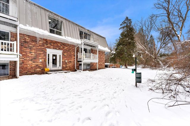 6716 Cascade Road Se 46, Cascade Twp, MI 49546