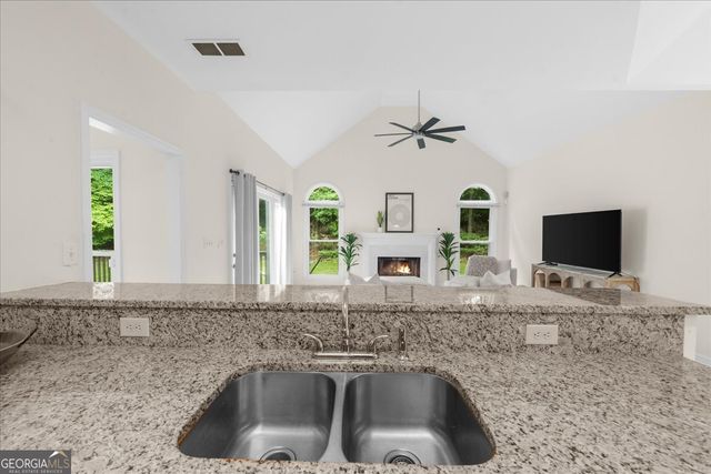 567 Shadow Oaks Drive, Stone Mountain, GA 30087