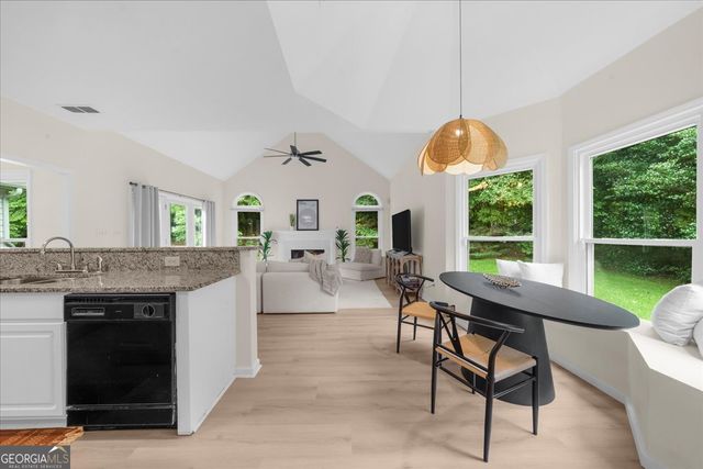 567 Shadow Oaks Drive, Stone Mountain, GA 30087