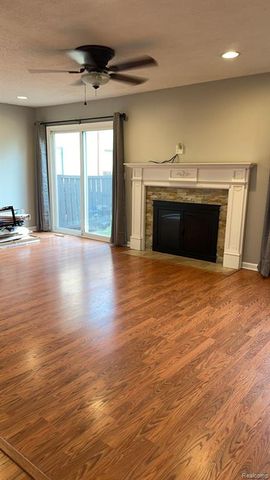 2824 Roundtree Drive, Troy, MI 48083