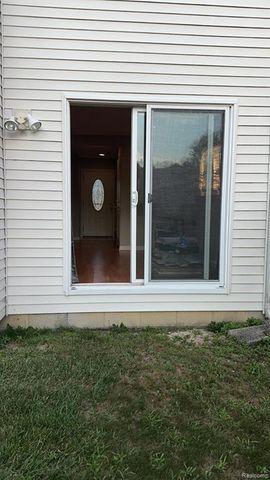 2824 Roundtree Drive, Troy, MI 48083