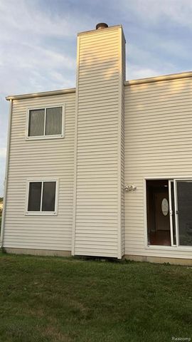 2824 Roundtree Drive, Troy, MI 48083