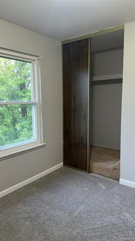 2824 Roundtree Drive, Troy, MI 48083